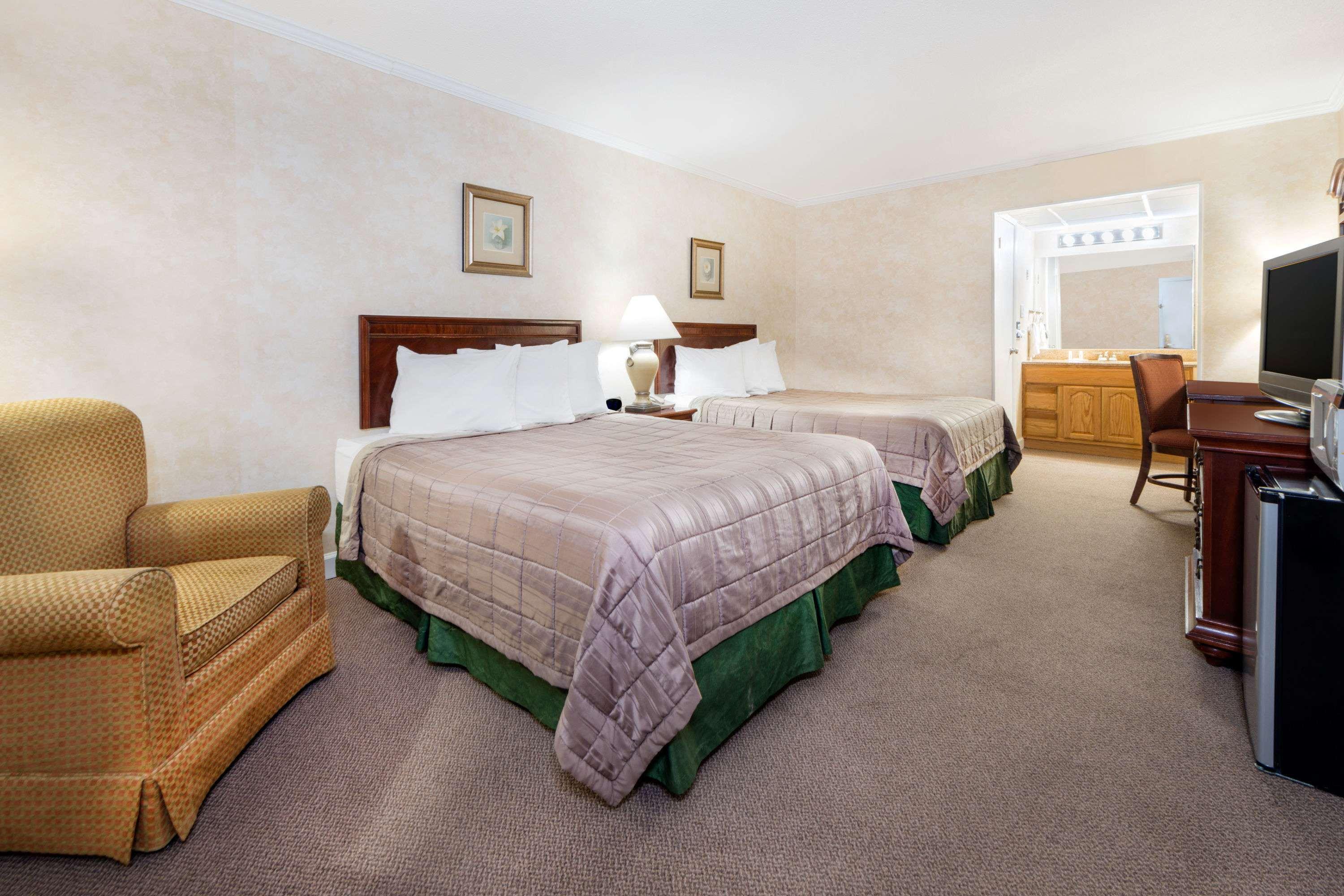 Howard Johnson By Wyndham Burlington Luaran gambar
