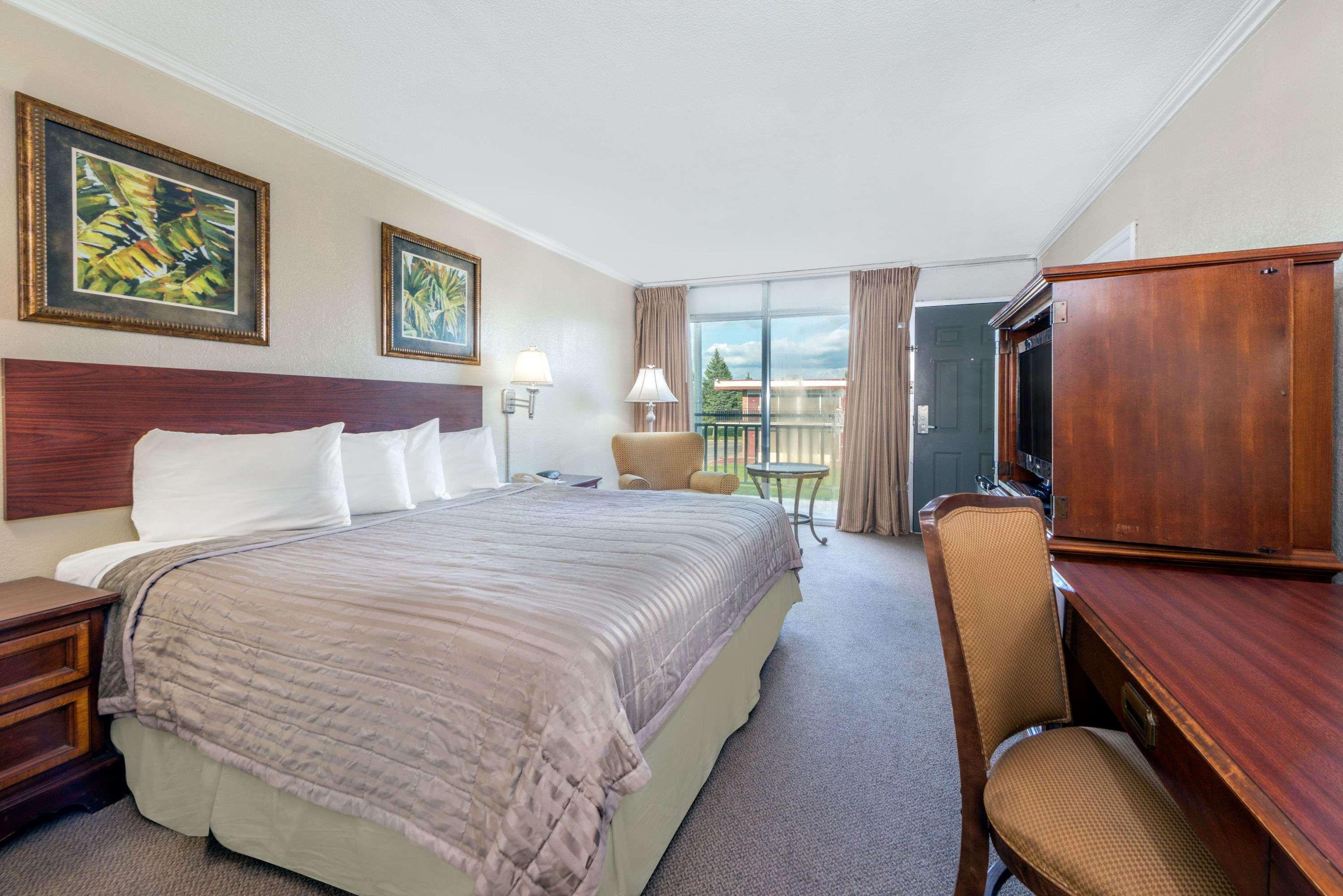 Howard Johnson By Wyndham Burlington Luaran gambar